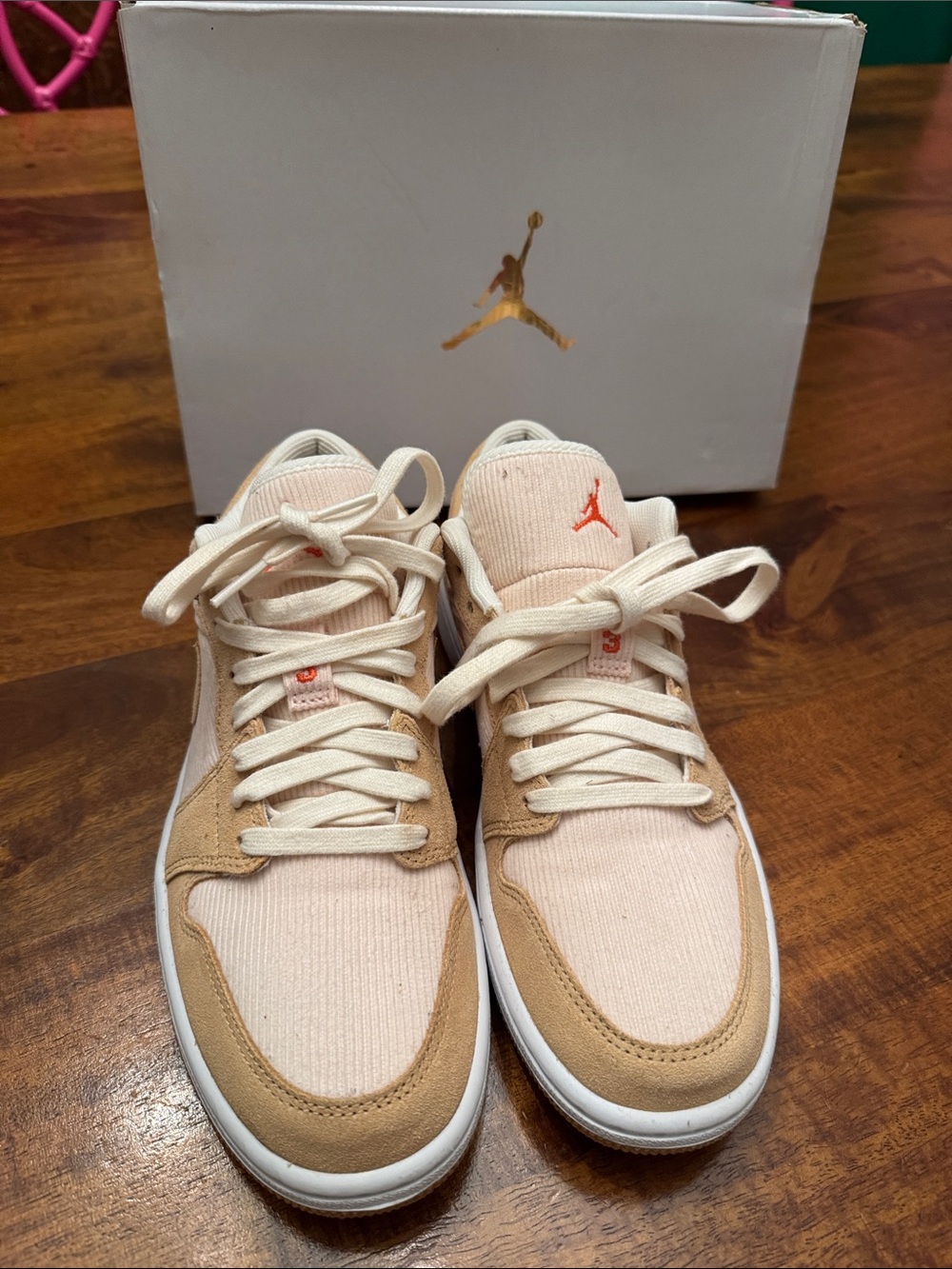 Nike Air Jordan 1 Low SE Top Sneakers in Twine/ Orange-Orange Quartz (light pink